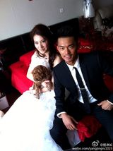 组图：林丹谢杏芳婚礼直击 新郎新娘甜蜜亲吻