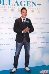 组图：任达华悼念船难遇难者 将致电慰问惠英红