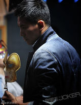 组图：于晓光拍摄主题写真 演绎心灵寻找与回归