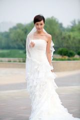 幻灯图集：赵子琪化身夏日新娘 轻舞飞扬似百合盛放