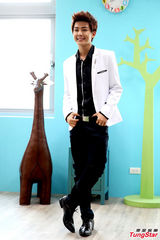 组图：炎亚纶为郭雪芙做心肺复苏 遭粉丝威胁