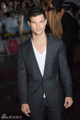 组图：《绑架》伦敦首映 泰勒-洛特纳拥丽莉亮相