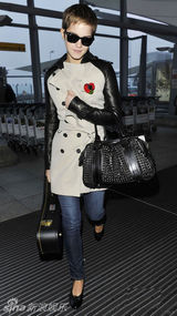 组图：艾玛-沃特森引领风尚女星钟爱铆钉包