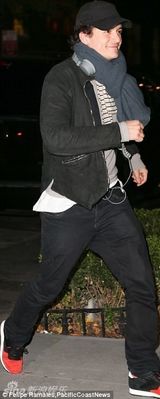 组图：米兰达离婚后与前夫返同一公寓 类比菲鹏