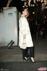 组图：梁朝伟刘嘉玲挽手出席张震婚礼秀恩爱