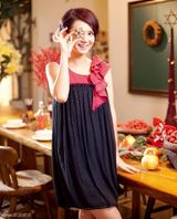 组图：戚薇甜蜜圣诞写真出炉 自称无人追 