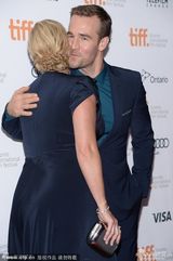 组图：布洛林撑《劳工》首映 温斯莱特深V秀沟