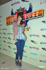 组图：香港男子足球明星队参加慈善表演赛