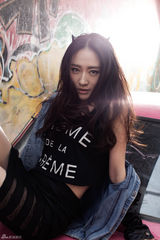 组图：美女作曲家林天爱个性写真曝光 妩媚迷人