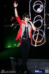 组图：韩团f(x)EXO-M等亮相上海K-POP音乐演唱会