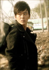 组图：黄明写真化身流浪行者 坦言人生像场旅行