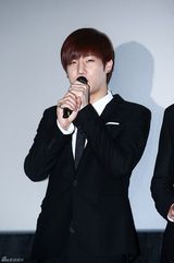 组图：韩团INFINITE正装出席演唱会电影媒体首映式