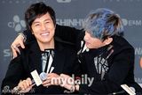 组图：韩国偶像组合神话15周年演唱会