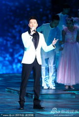 组图：冯绍峰深情演绎《月亮代表我的心》