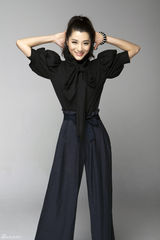 组图：李欣烨黑衣写真大片青春魅力