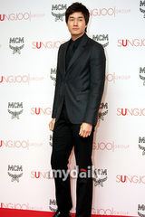 组图：2NE1李瑶媛等出席时尚品牌发布会