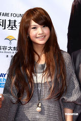 高清：杨丞琳圣诞开单身派对 解释单身三年原因