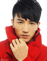 组图：许诺亮眼红装写真显时尚儒雅