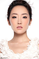 组图：孟瞳迪时尚美图演绎别样性感