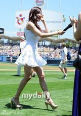 组图：少女时代宋承宪等捧场美国职业棒球比赛