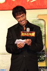 组图：阿部宽抵台谈翘臀羞涩 上户彩微笑打招呼