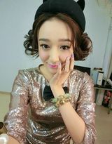 组图：网曝55岁申军谊23岁靓女儿近照 猫女造型可爱