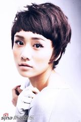 高清组图：刘芸剪秀发变清爽BOBO头 发起09夏日宣言