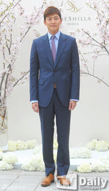 组图：韩星吴志浩大婚落泪 张赫等好友道贺