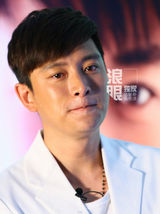 独家：贾乃亮庆生变吃货 女儿亮相扮酷(图)