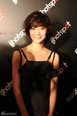 幻灯：王珞丹亮相《大周末》庆典 黑裙短发尽显俏皮