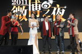 高清组图：2011微博之夜 张俪郑渊洁等嘉宾玩夹粉丝
