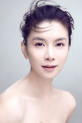 组图：王笛肌肤冰洁气质脱俗