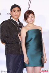 组图：陈妍希抹胸裙亮相 彭于晏惊喜助阵