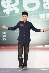 组图：《恶男日记》开拍怀秋赞杨谨华眼睛美