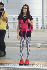 组图：韩星韩恩贞等《丛林的法则》成员赴非洲