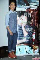 组图：林宥嘉出席新书签售 不承认与邓紫棋游学