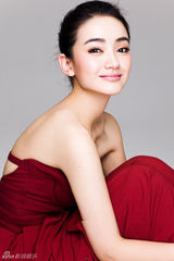 组图：朱杰红裙写真大片性感优雅