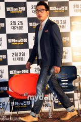 组图：河正宇等出席新片《与犯罪的战争》媒体首映