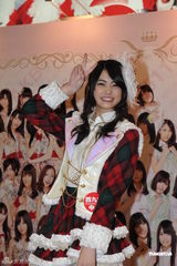 组图：日本组合AKB48成员香港会歌迷热情亲民