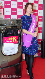 组图：韩星李珉廷亮相粉丝签名会 气质脱俗