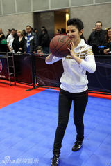 组图：黄奕讲述NBA梦游记花絮故事 揭秘全明星周末