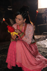 组图：探班吴奇隆马苏山洞拍激情戏