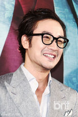 组图：严泰雄《刀与花》发布 CN正信正装帅气