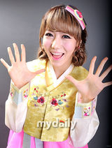 组图：Beast与4minute等韩星穿韩服送中秋祝福