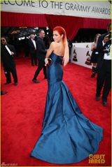 组图：56届格莱美红毯 泰勒透视麦当娜反串绅士