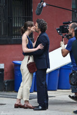 组图：凯拉-奈特利为新片拍摄浪漫吻戏