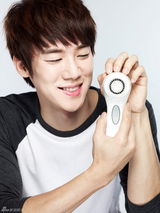 组图：刘延锡SISTAR宝拉代言秀清新嫩白肌肤