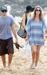 高清组图：帕丽斯-希尔顿夏威夷海滩戏水秀双波