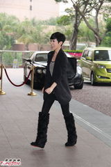 组图：钱嘉乐汤盈盈大婚 新娘巨乳大肚与新郎热吻