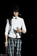 高清图：方大同北京个唱一票难求 翻唱致敬王菲